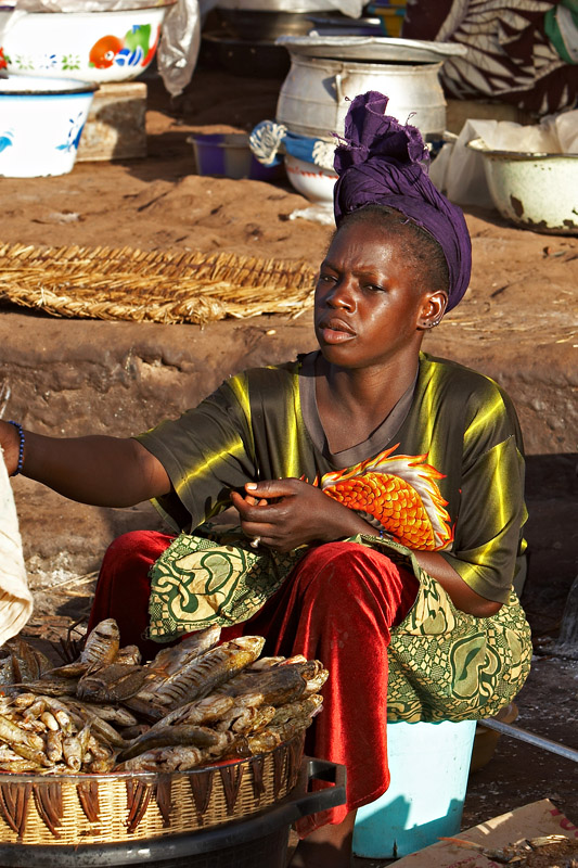 46   Market woman Mopti